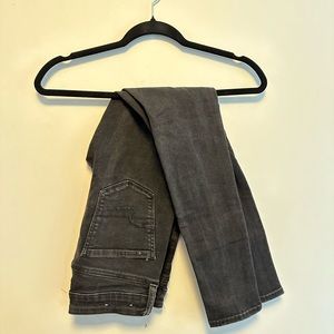 black ripped american eagle jeans!
